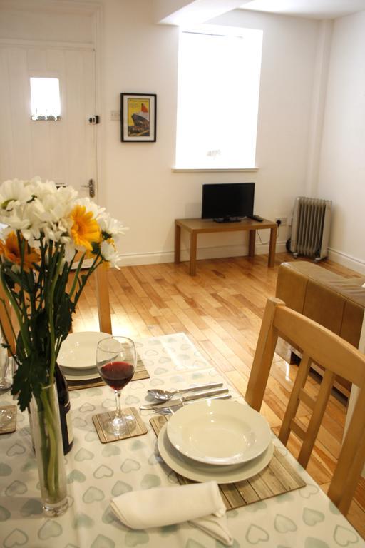 The Shop By Treetop Property Cirencester Bilik gambar